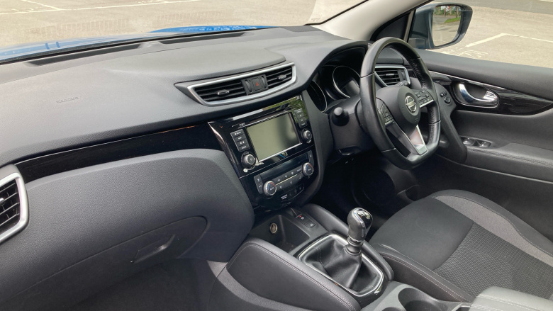 Nissan Qashqai 1.3 DiG-T 160 Acenta Premium 5dr Petrol Hatchback